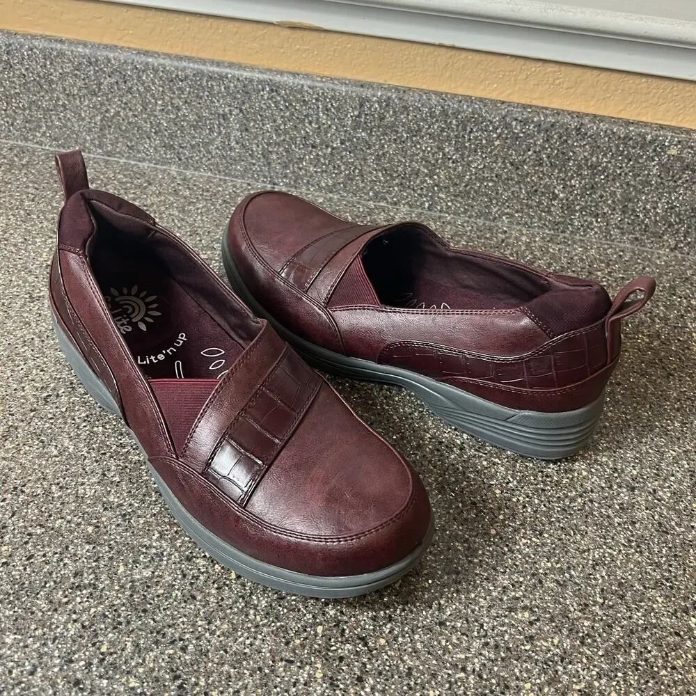 Easy Street SoLite Burgundy Faux Leather Shoe Womens 11 M Comfort Casual Slip On